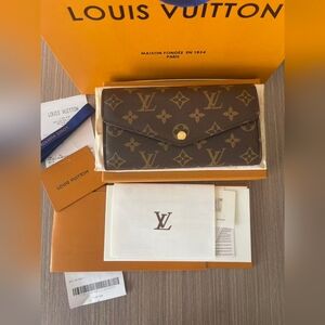 Louis Vuitton Monogram Sarah Wallet